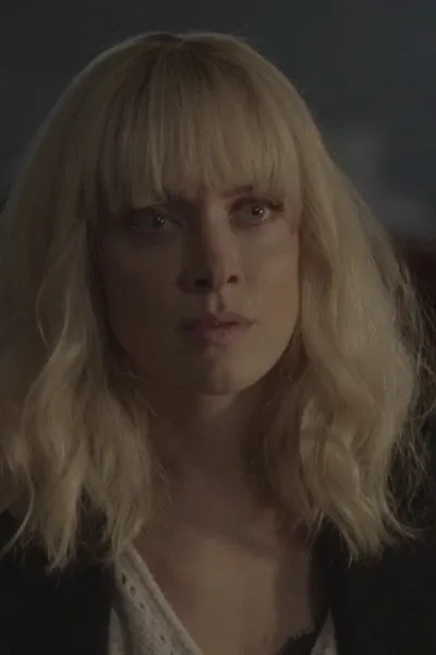 Rachel Skarsten photo