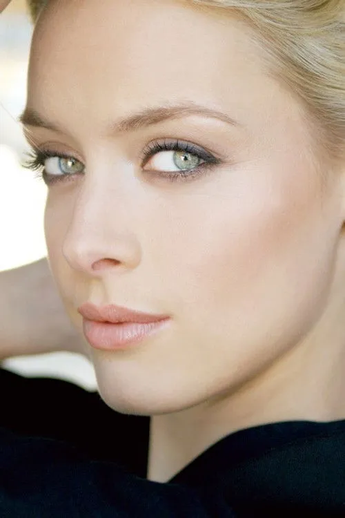 Rachel Skarsten photo