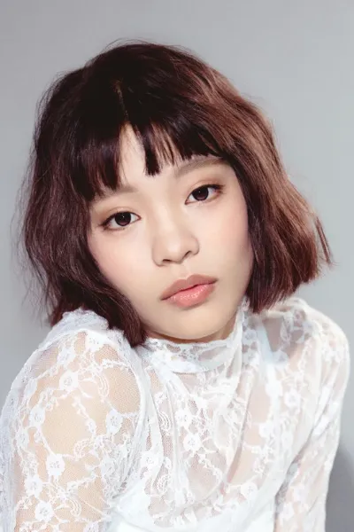 Momo Yamaguchi photo