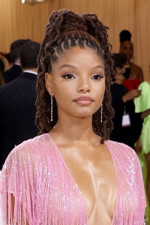 Halle Bailey photo