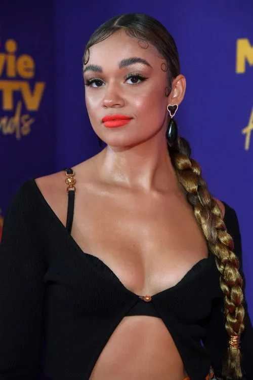 Madison Bailey photo