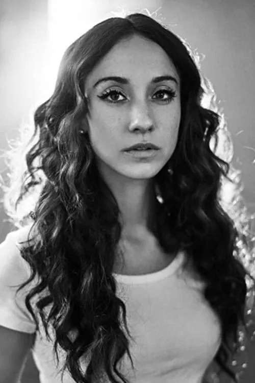 Stella Maeve photo