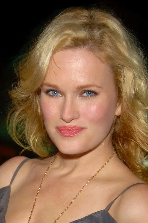 Nicholle Tom photo
