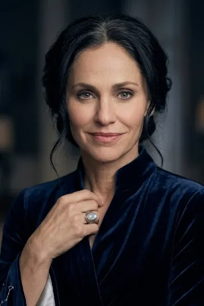 Amy Brenneman photo