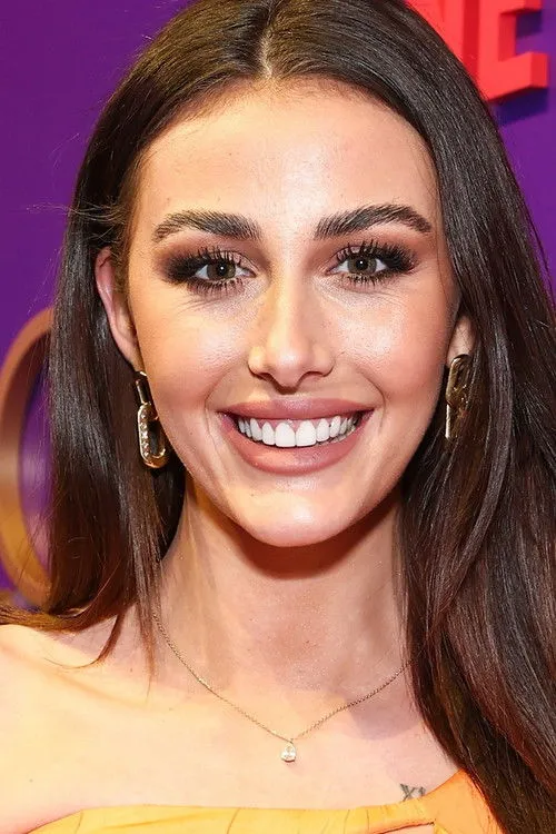 Chloe Veitch photo