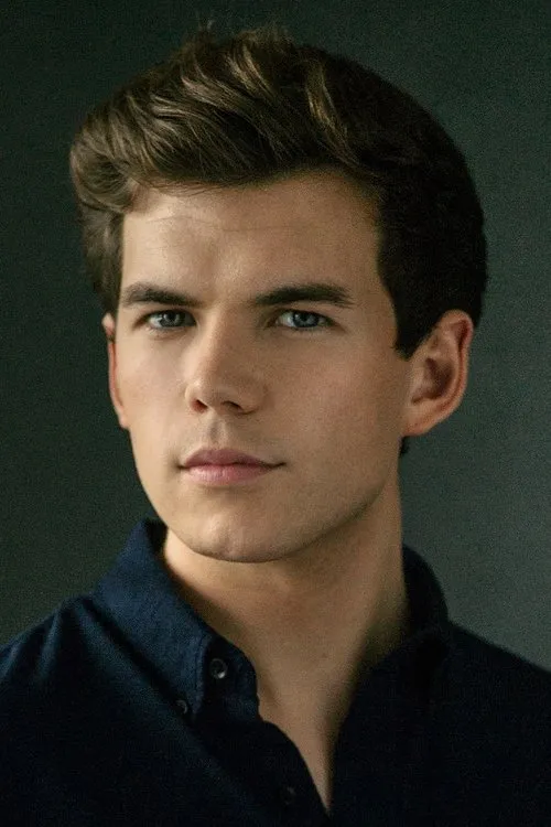 Luke Newton photo