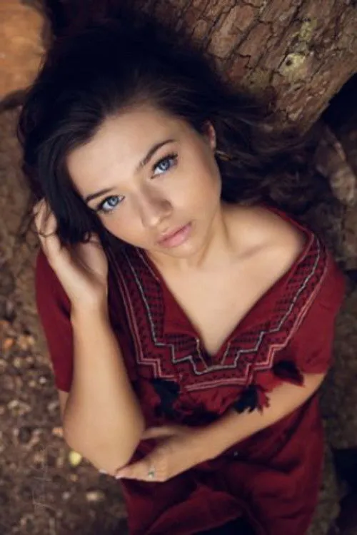 Caitlin-Rose Lacey photo