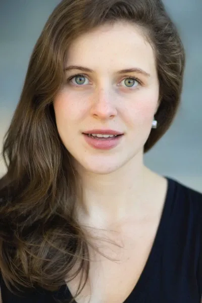 Emma Geer headshot