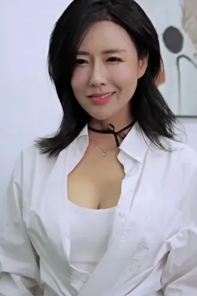 Yi Mo photo