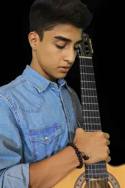 Amin Maleki Portrait Guitar