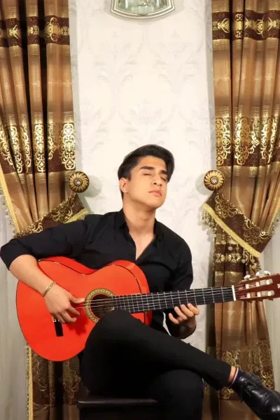 Amin Maleki playing the guitar