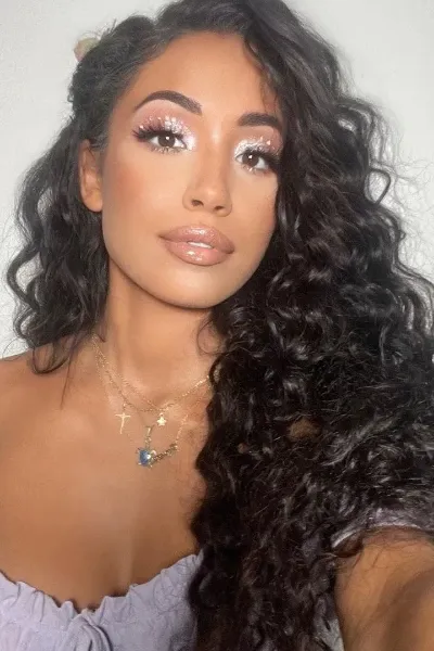Maëva Karen Jolard photo