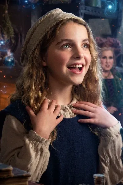 Sarah Sanderson (Reboot) photo