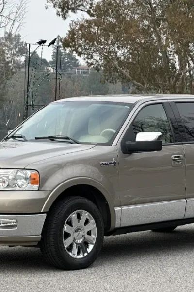 2006 Lincoln Mark LT photo