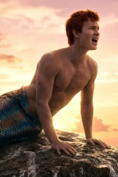 Aaron (Ansel Elgort) photo