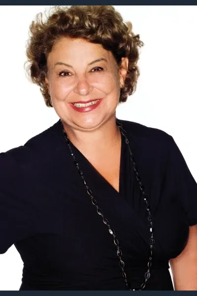 Cláudia Mello