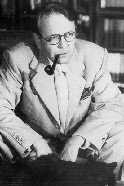 Raymond Chandler photo