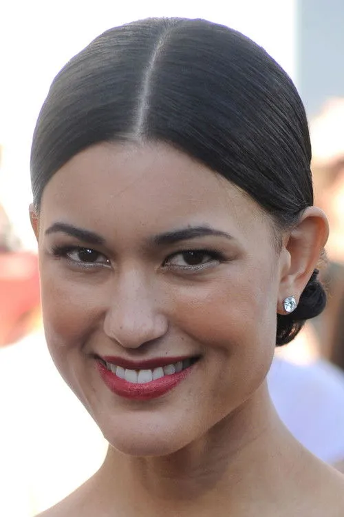 Julia Jones photo