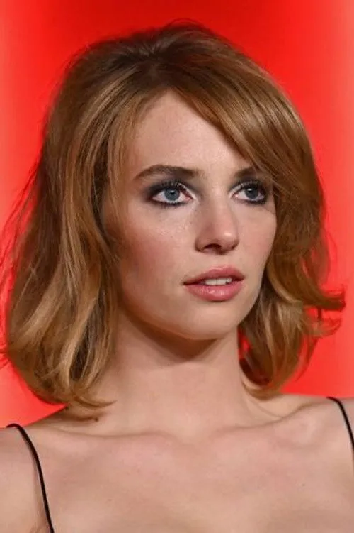 Maya Hawke photo