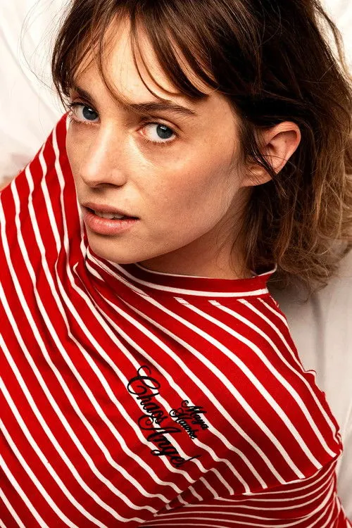 Maya Hawke photo