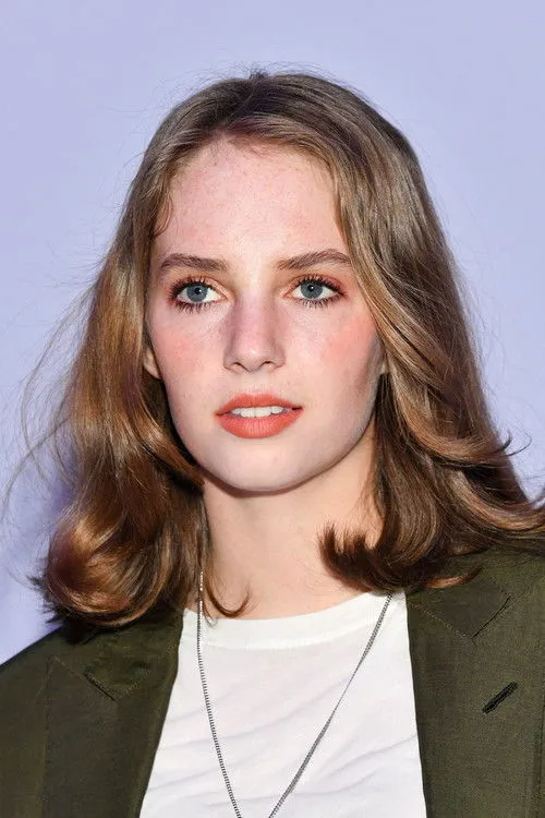 Maya Hawke photo