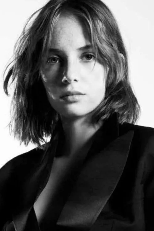 Maya Hawke photo