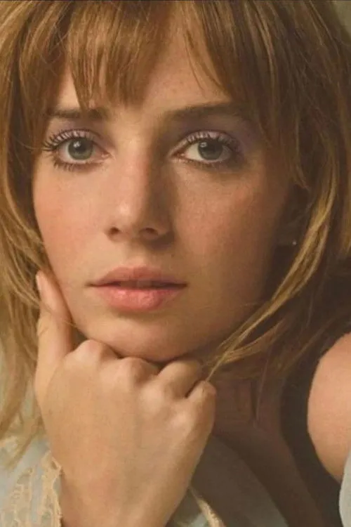 Maya Hawke photo