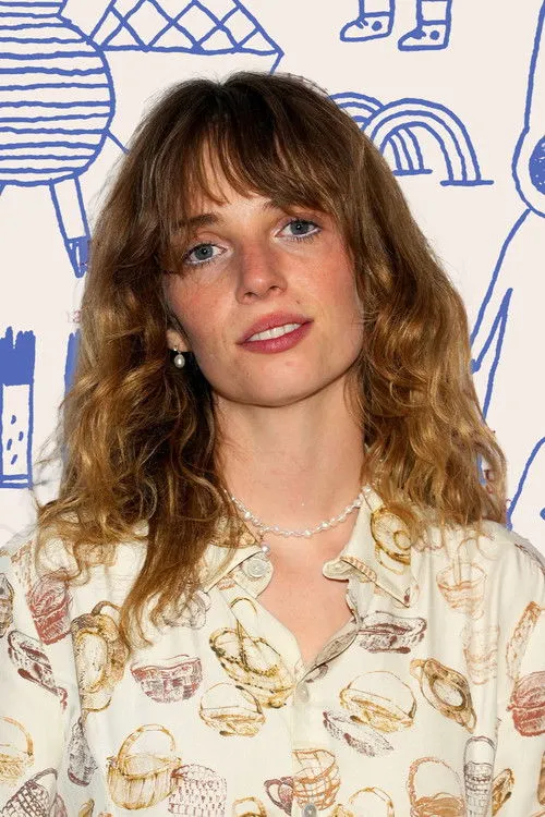 Maya Hawke photo