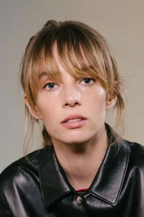Maya Hawke photo