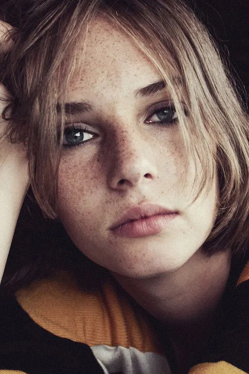 Maya Hawke photo
