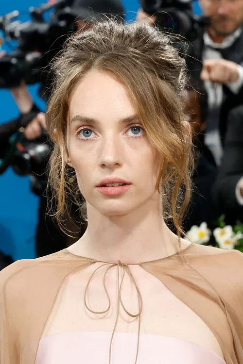 Maya Hawke photo