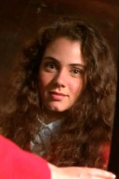 Mia Kirshner photo