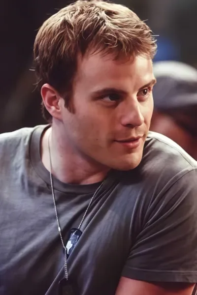 Robert Kazinsky photo