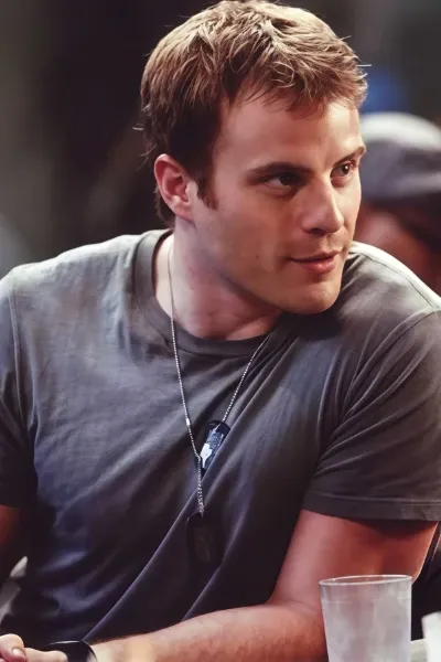 Robert Kazinsky photo