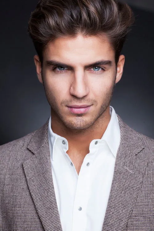 Maxi Iglesias photo