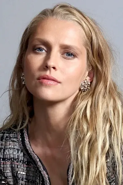 Teresa Palmer photo