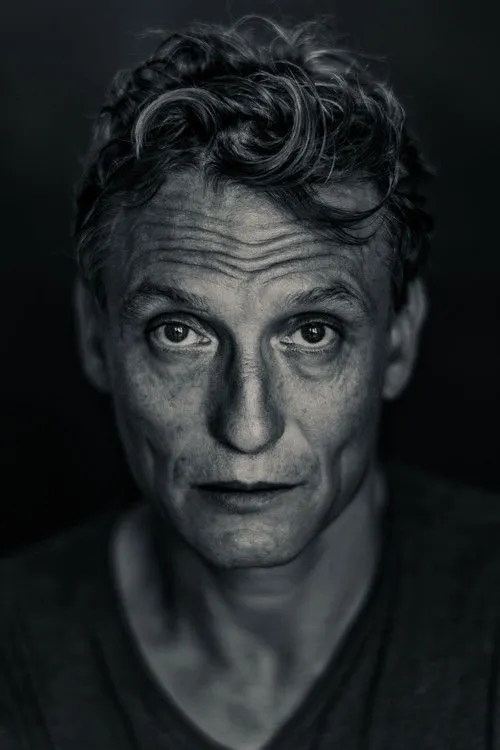 Oliver Masucci photo