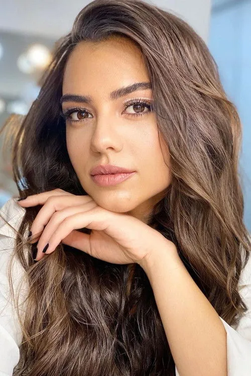 Aslıhan Malbora photo