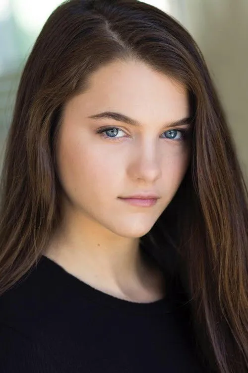 Chloe East photo