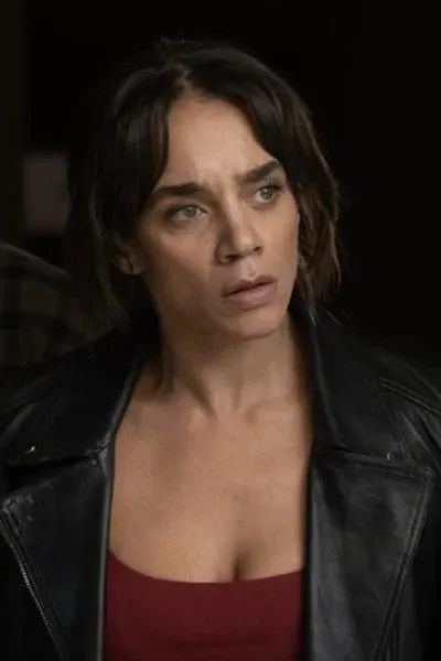 Hannah John-Kamen photo