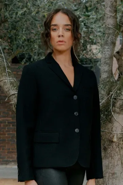 Hannah John-Kamen photo
