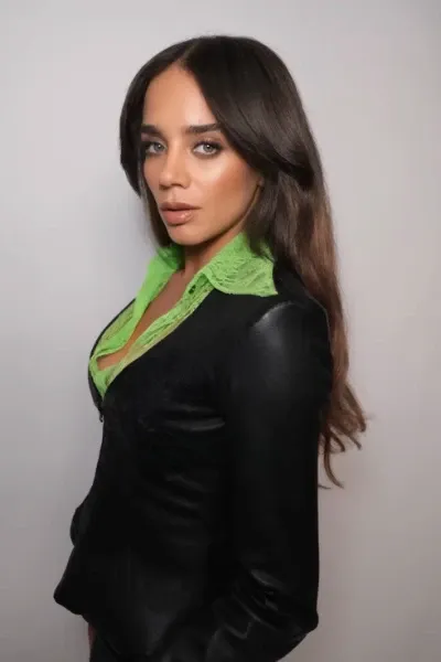 Hannah John-Kamen photo