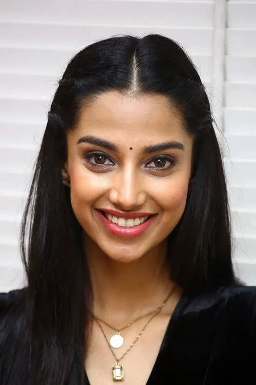Meenakshi Chaudhary photo