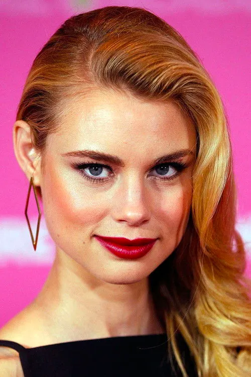 Lucy Fry photo