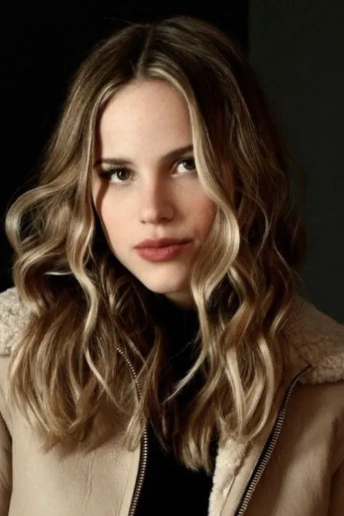 Halston Sage photo