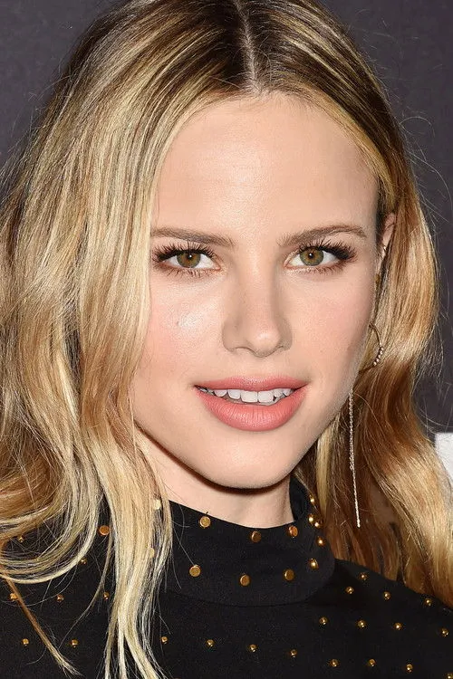 Halston Sage photo