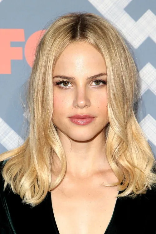 Halston Sage photo