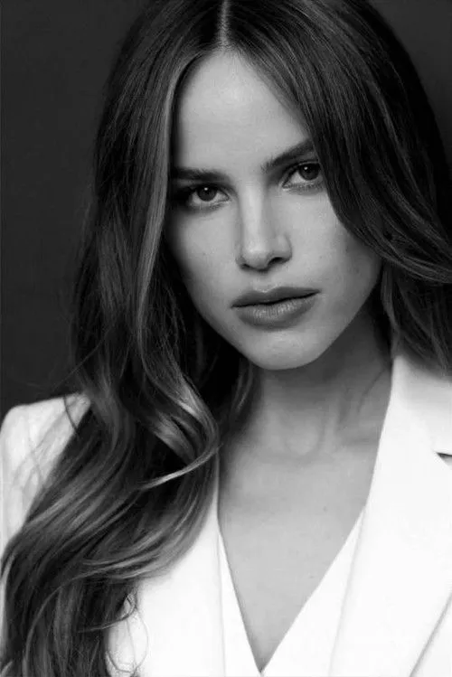 Halston Sage photo