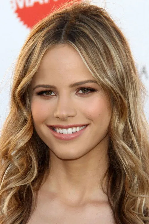 Halston Sage photo