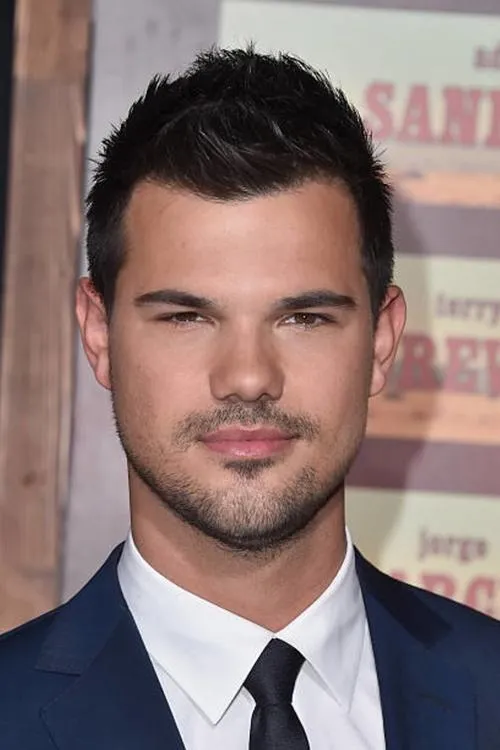 Taylor Lautner photo